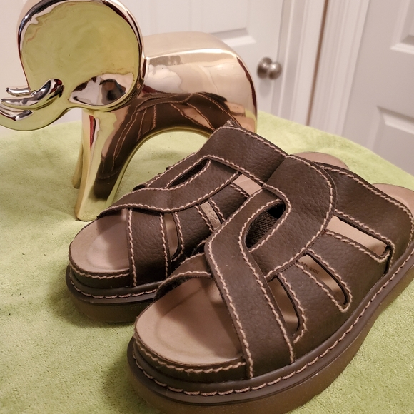 Slides/Sandals - Picture 5 of 5